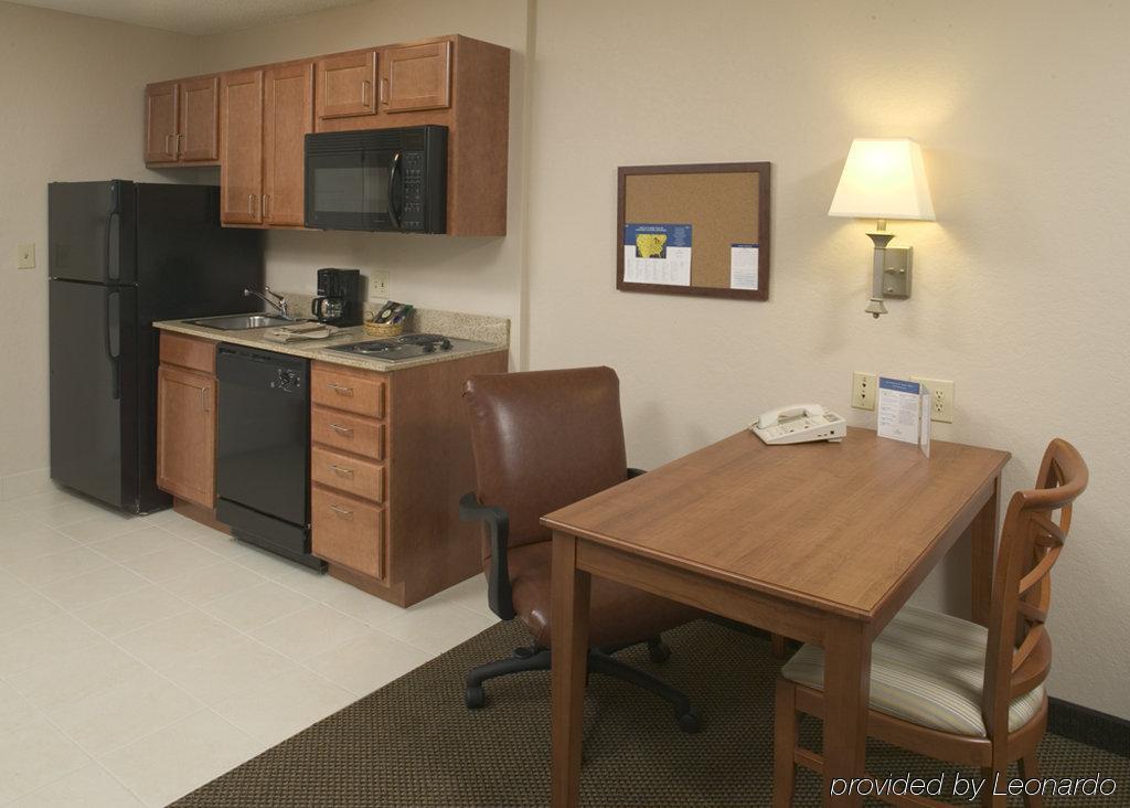 Candlewood By Ihg Hotel Reading